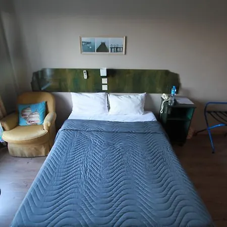 Airport Hotel 2*